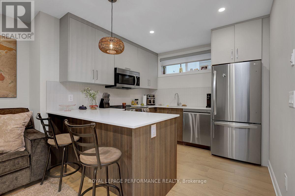 D - 415 Tweedsmuir Avenue Property Photo 5