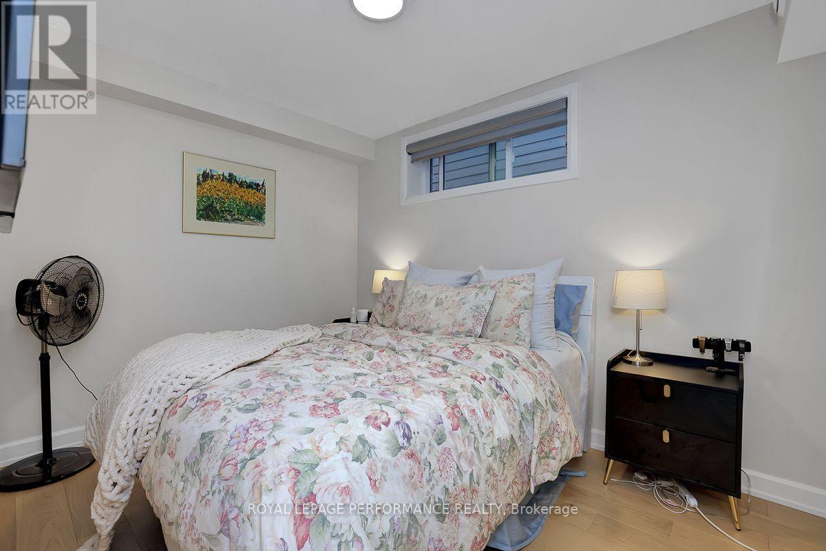 D - 415 Tweedsmuir Avenue Property Photo 7