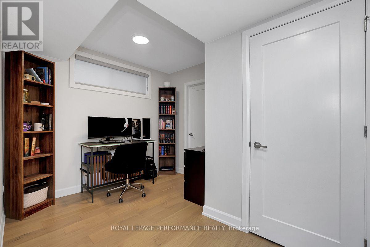 D - 415 Tweedsmuir Avenue Property Photo 8