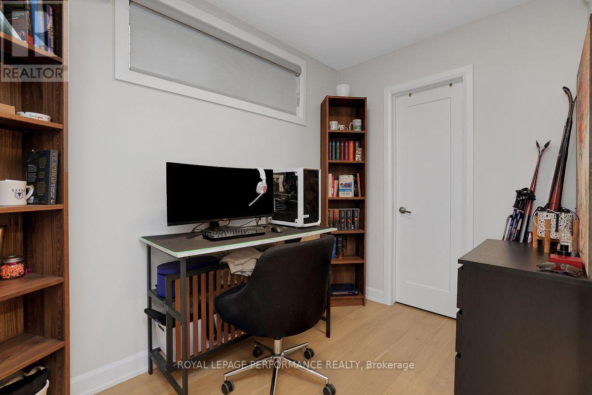 D - 415 Tweedsmuir Avenue Property Photo 9