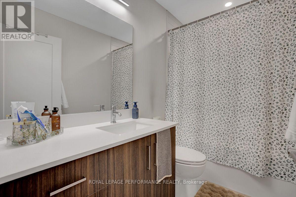 D - 415 Tweedsmuir Avenue Property Photo 11