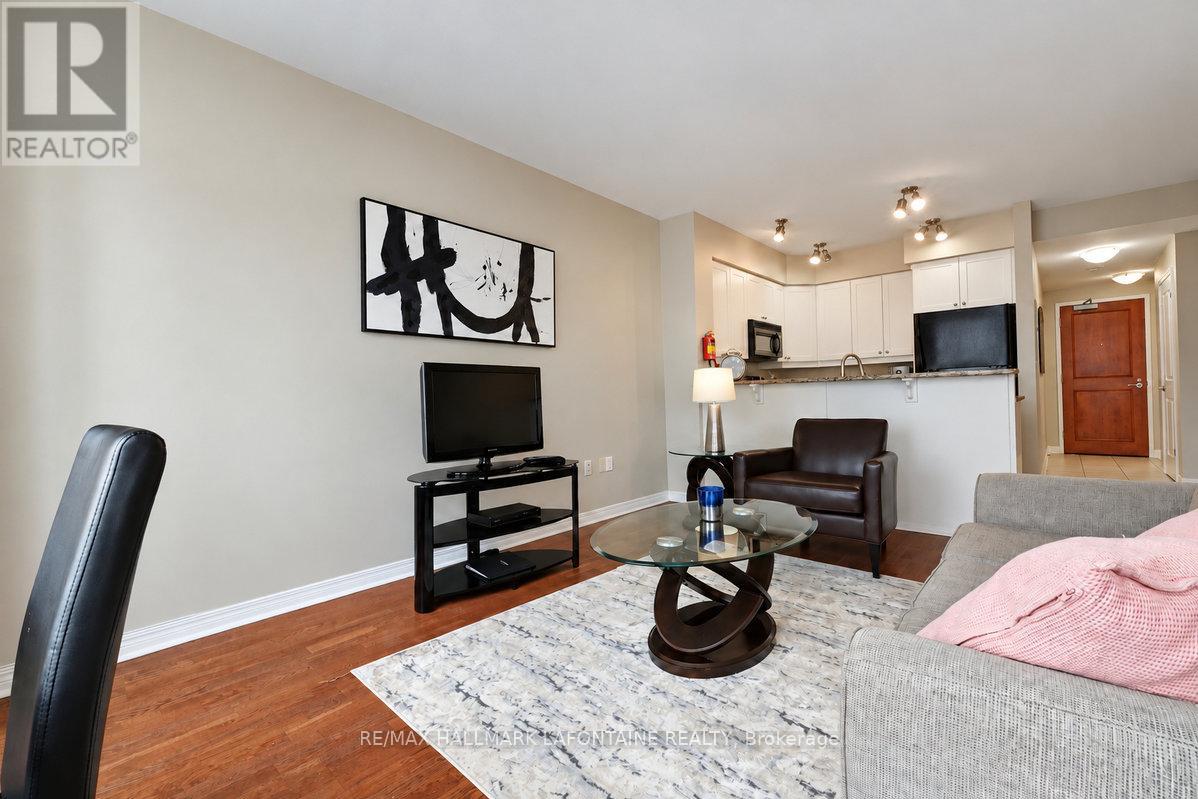 1606 - 570 Laurier Avenue W Property Photo 10
