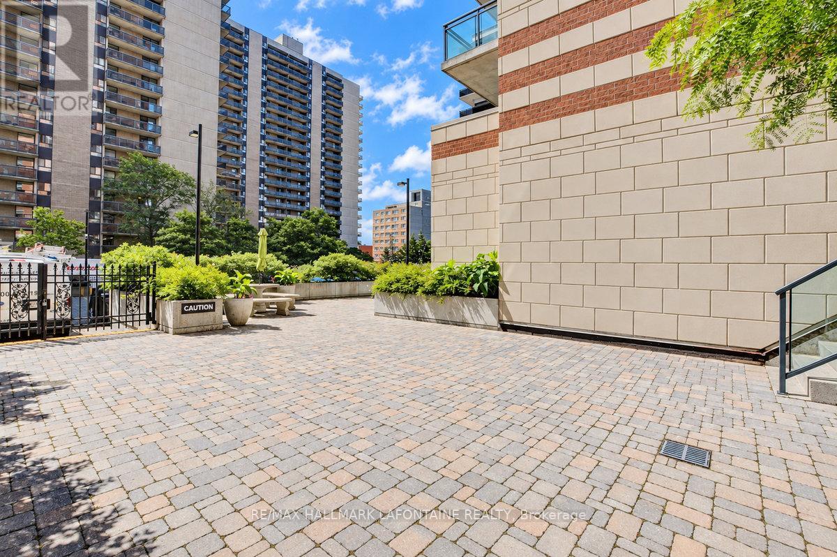1606 - 570 Laurier Avenue W Property Photo 38