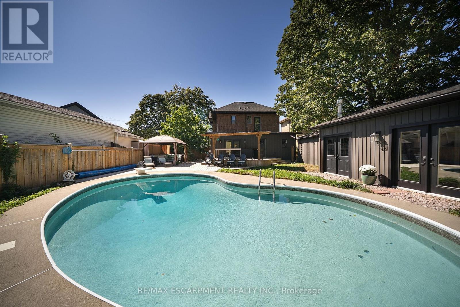 75 Walnut Street Property Photo 42