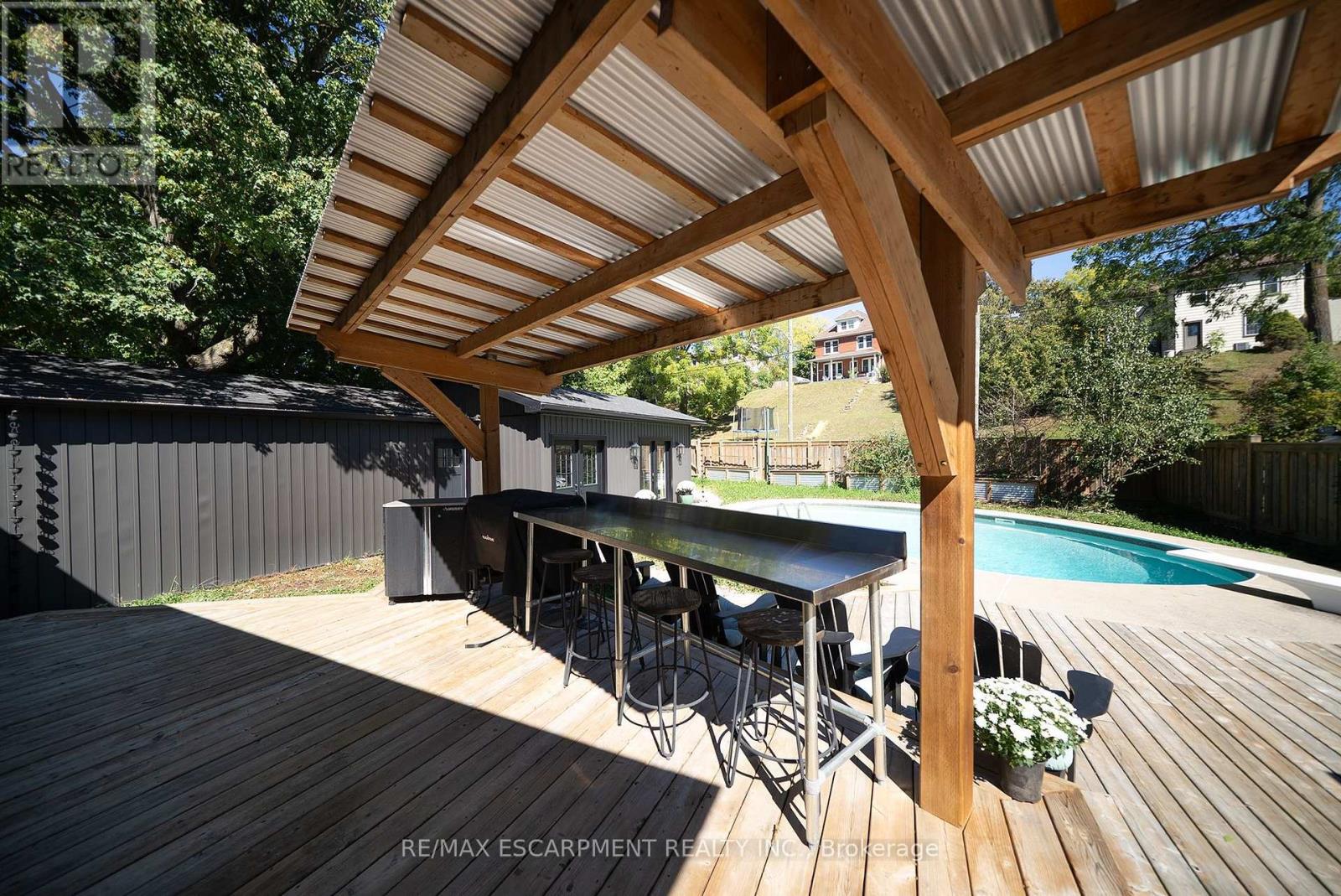 75 Walnut Street Property Photo 44