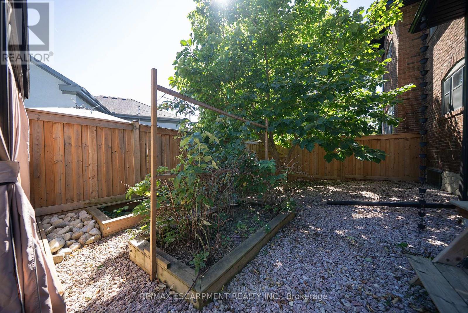 75 Walnut Street Property Photo 45