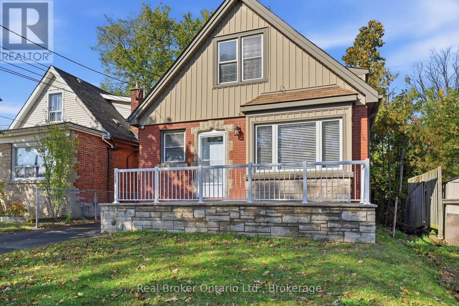 178 East 15th Street Property Photo 1