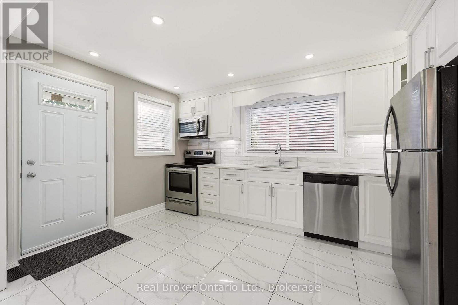 178 East 15th Street Property Photo 4