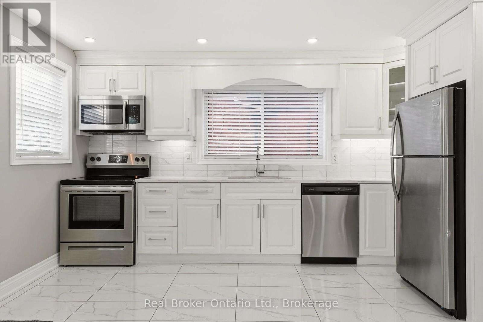178 East 15th Street Property Photo 5
