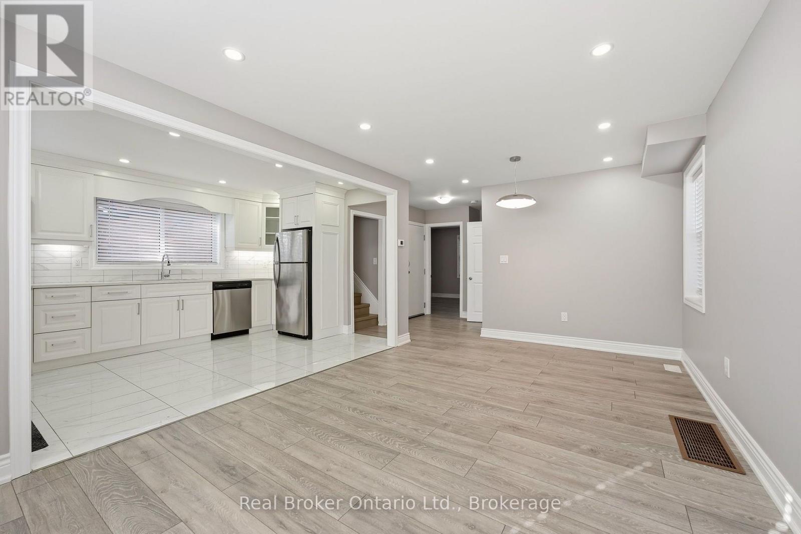 178 East 15th Street Property Photo 8