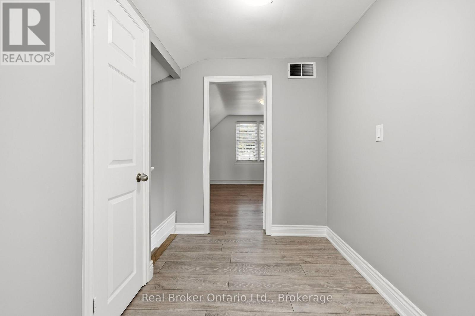 178 East 15th Street Property Photo 15