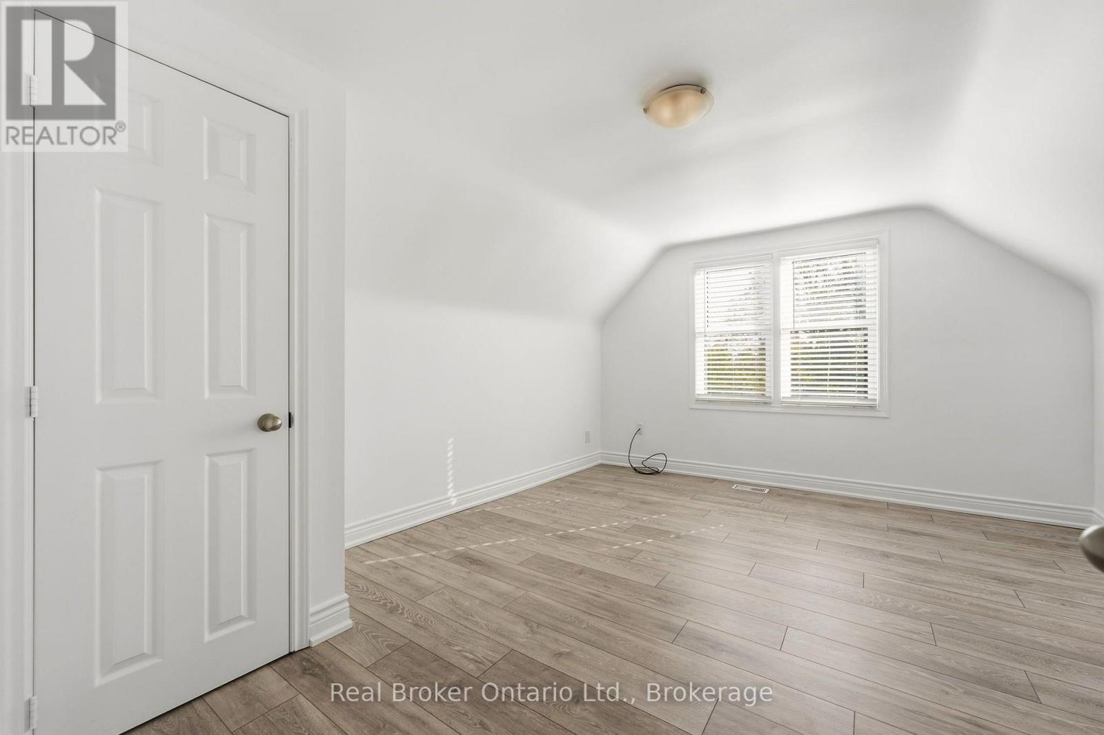 178 East 15th Street Property Photo 16