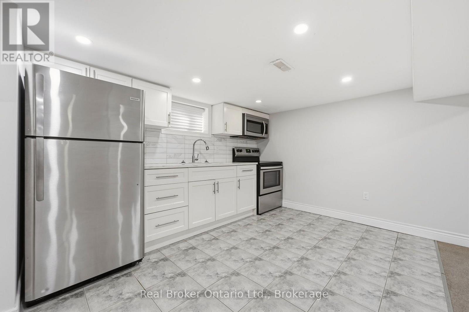 178 East 15th Street Property Photo 25