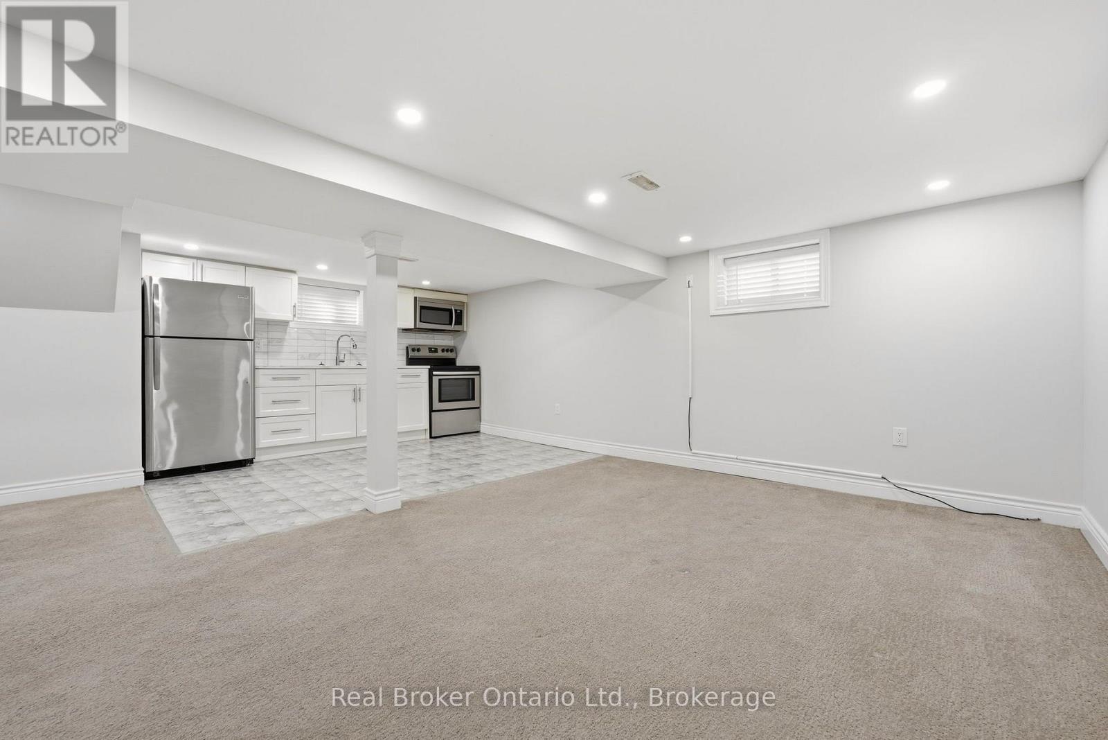 178 East 15th Street Property Photo 28