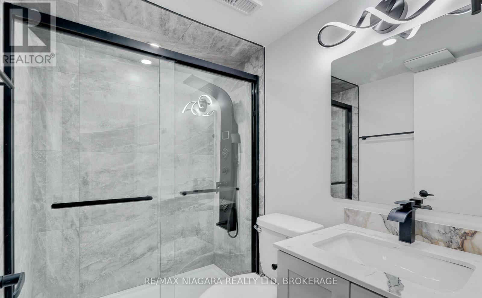 Lower Unit - 210 Mackan Street Property Photo 1