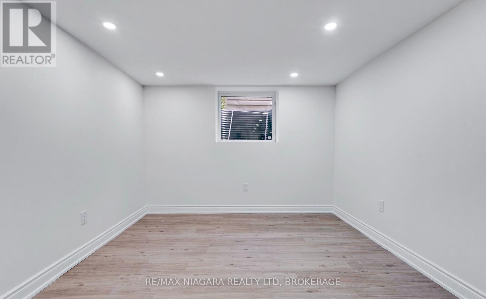 Lower Unit - 210 Mackan Street Property Photo 3