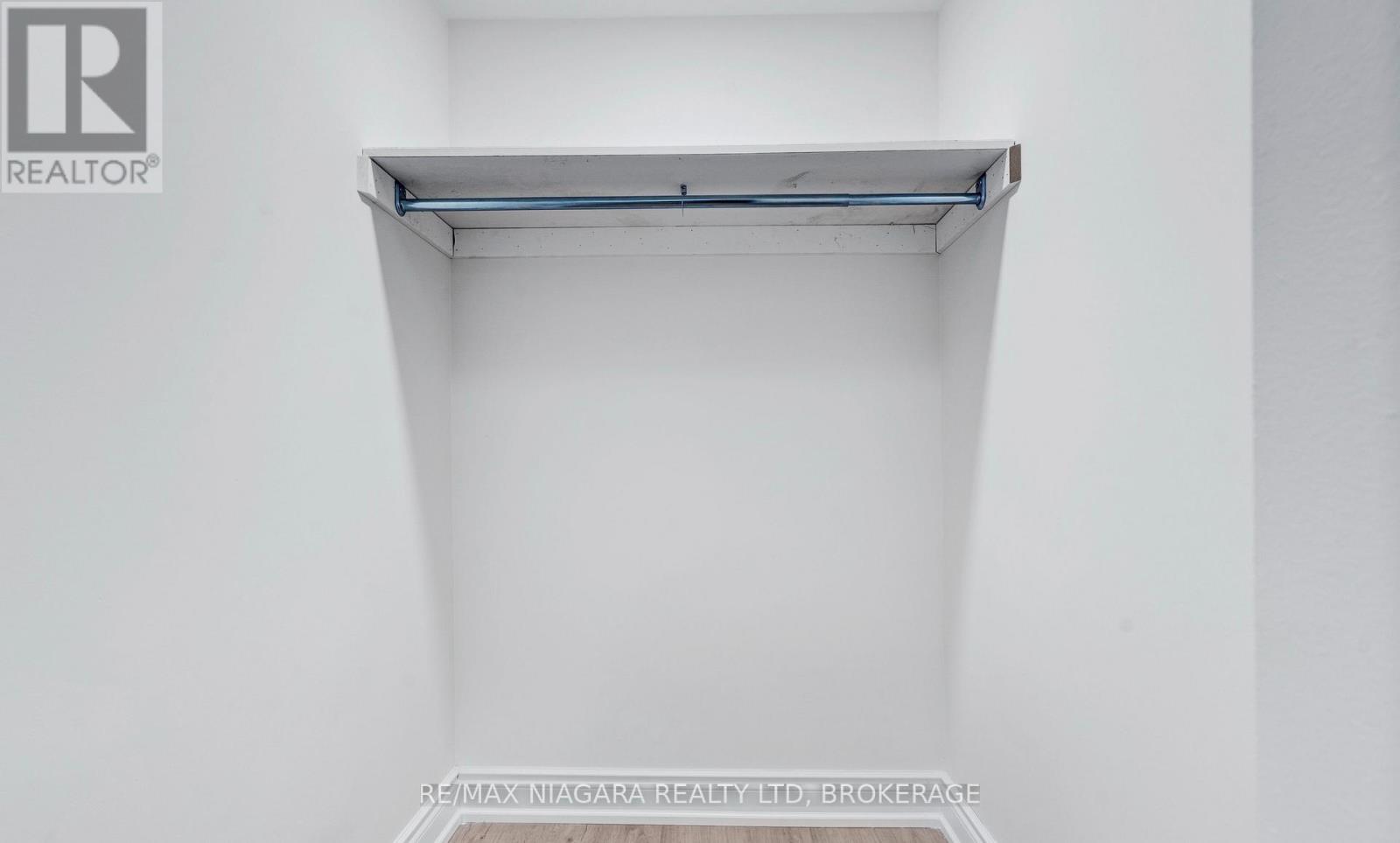 Lower Unit - 210 Mackan Street Property Photo 7