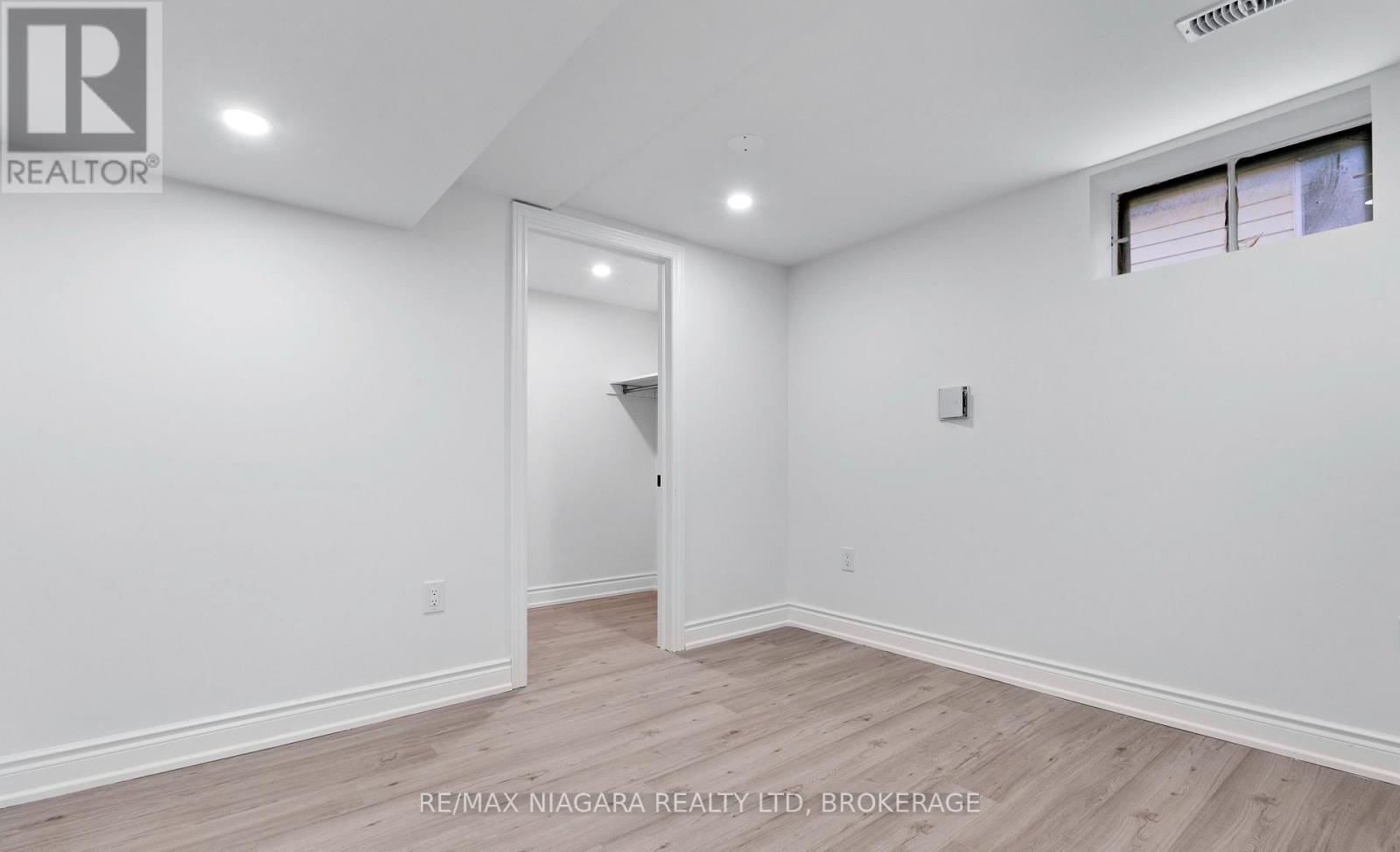 Lower Unit - 210 Mackan Street Property Photo 8
