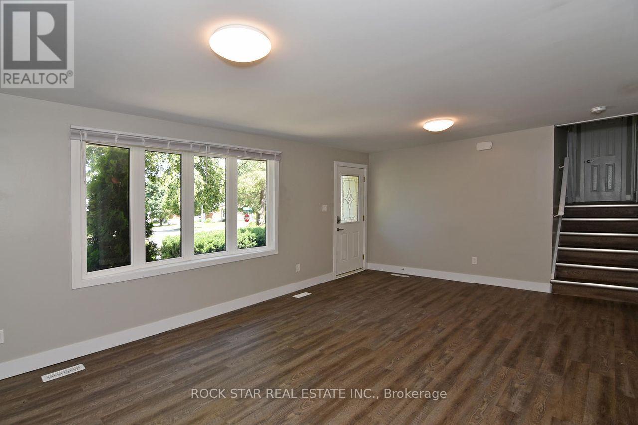 1 Southwood Crescent Property Photo 4