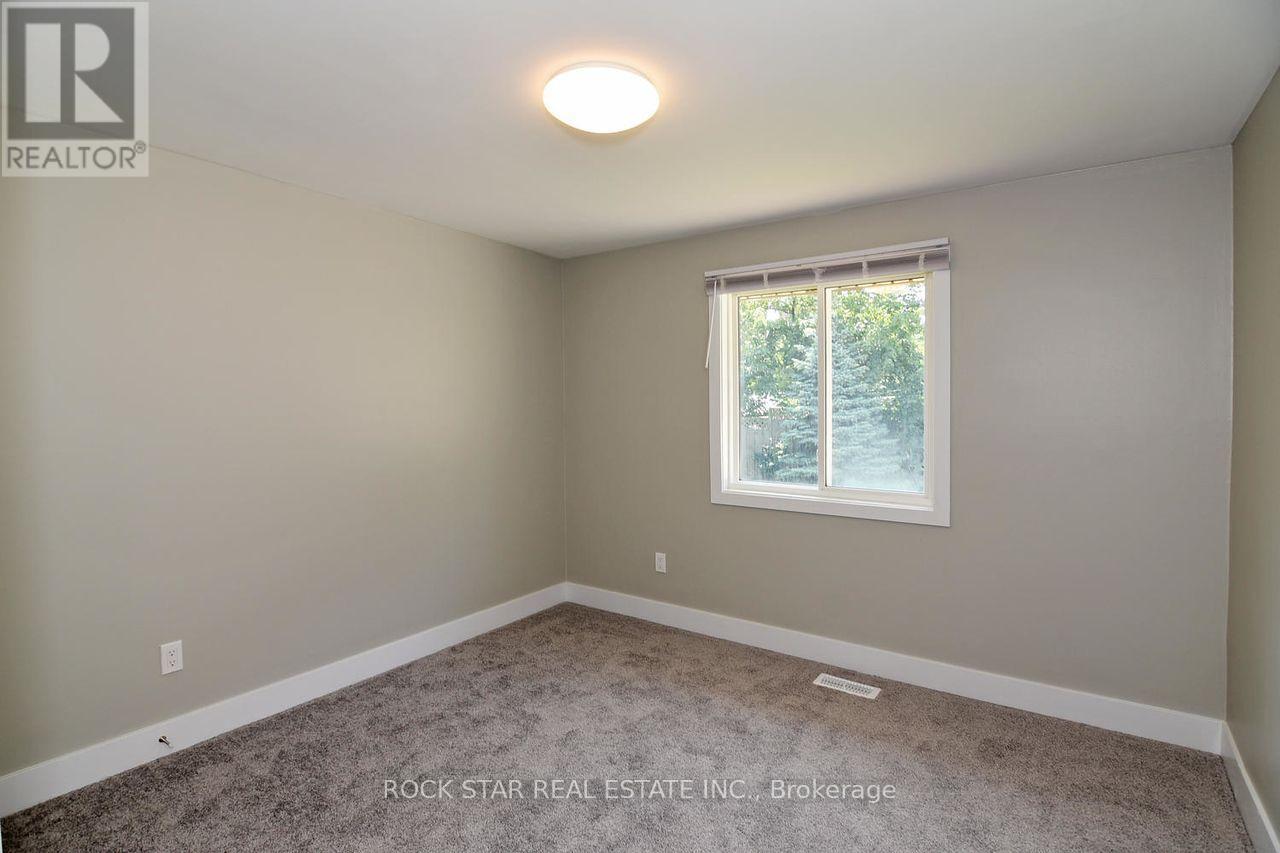1 Southwood Crescent Property Photo 8