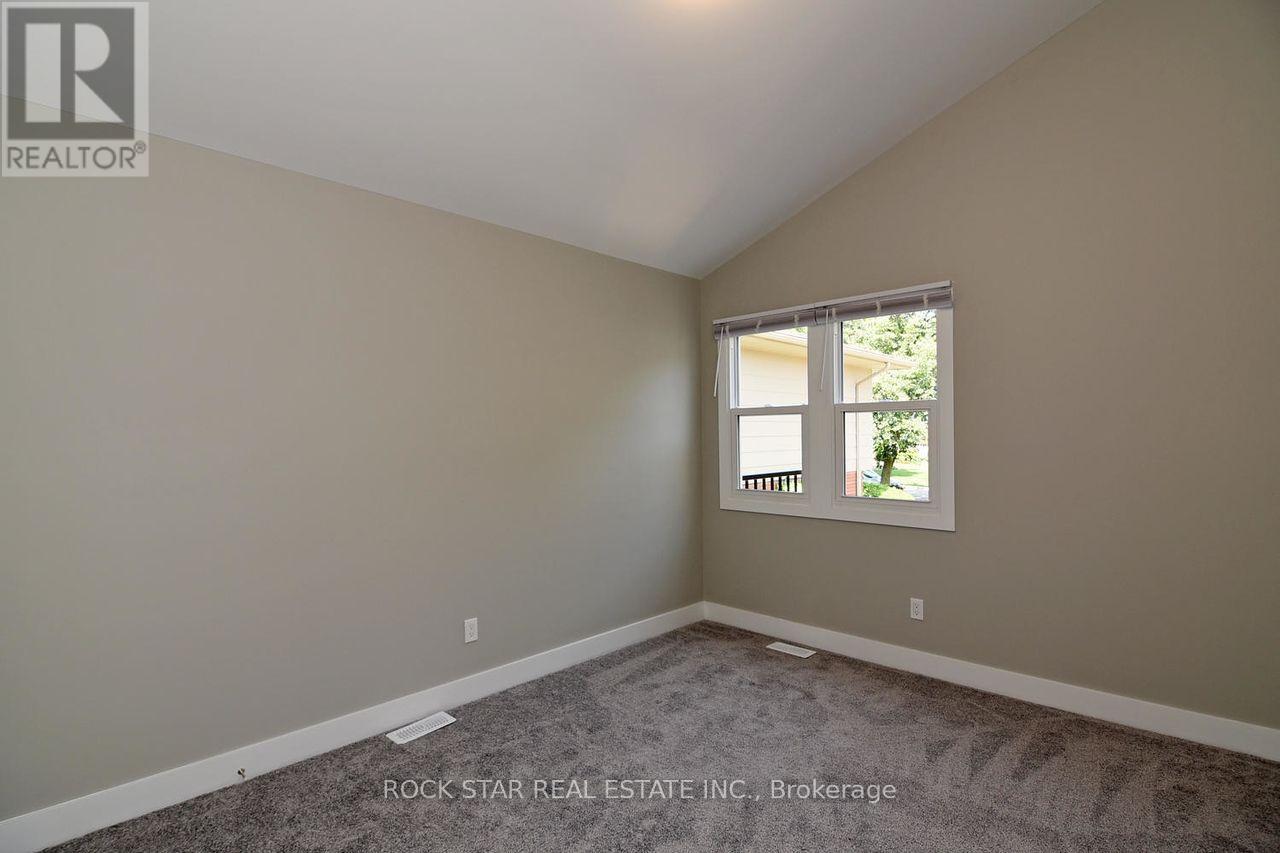 1 Southwood Crescent Property Photo 28