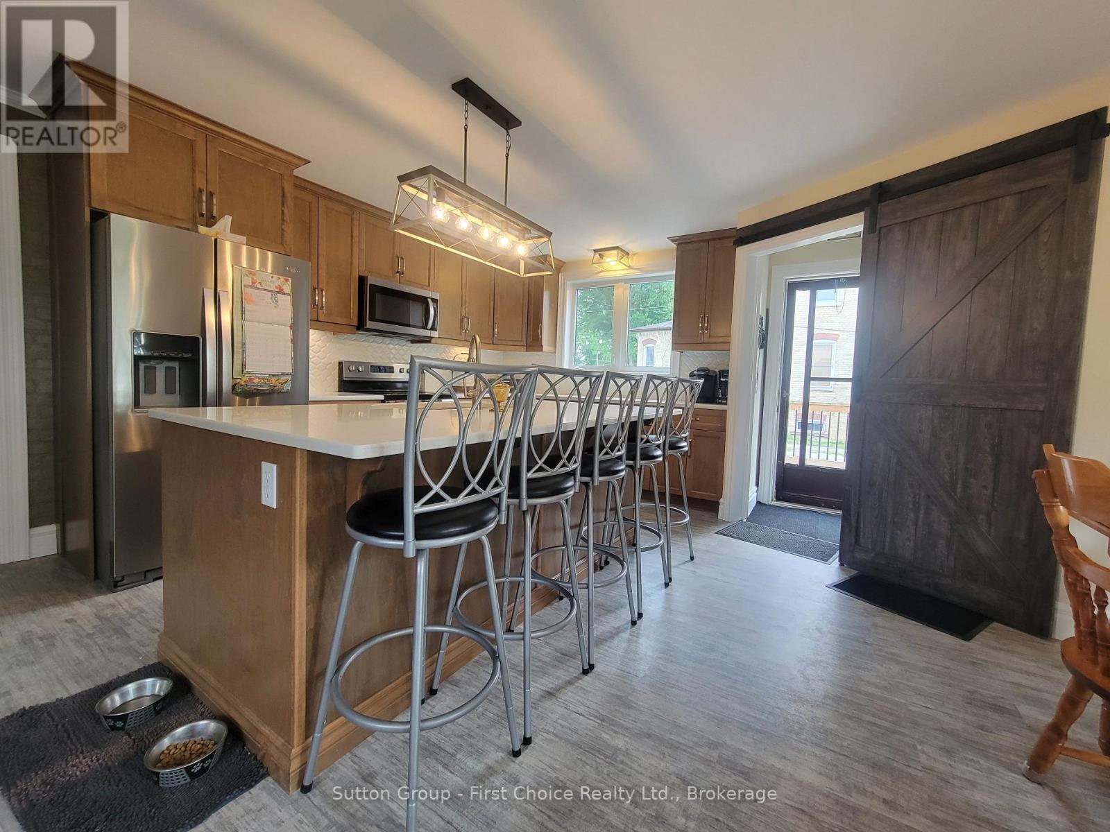 30 King Street N Property Photo 13