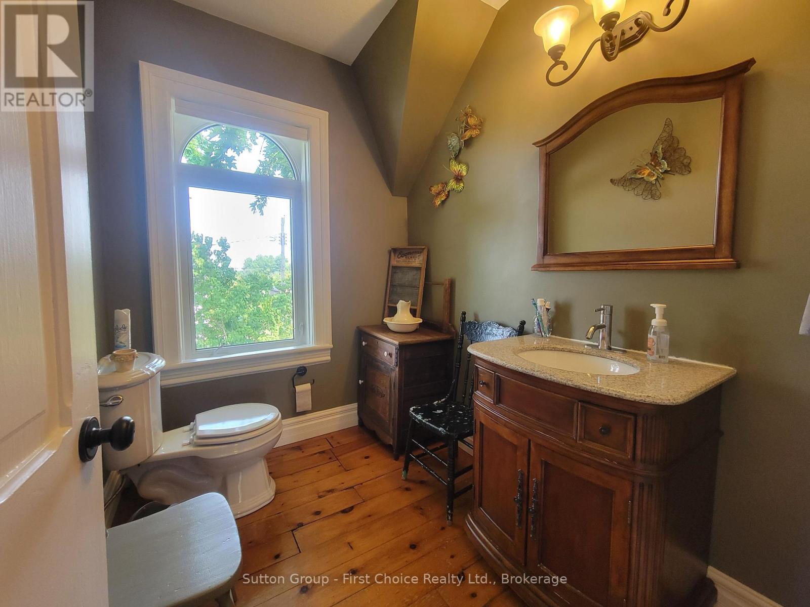 30 King Street N Property Photo 31