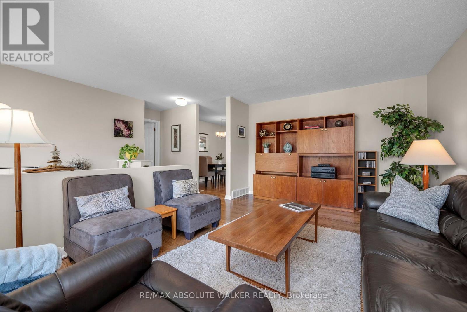 5 West Herrington Court Property Photo 2