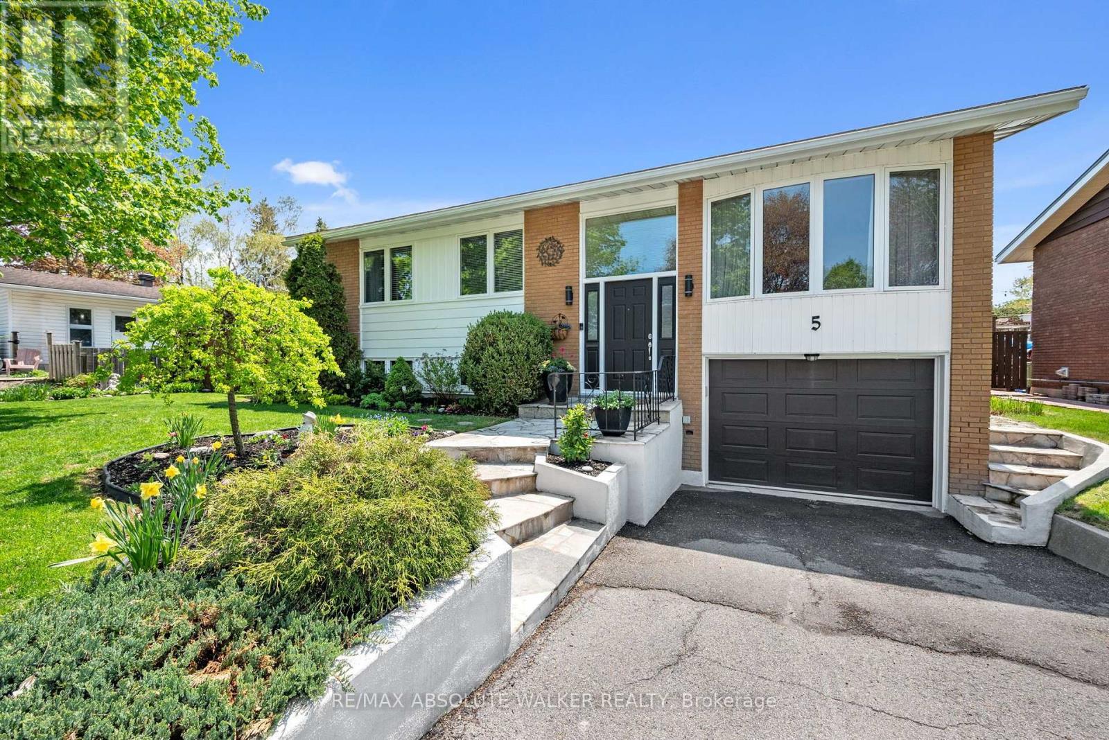 5 West Herrington Court Property Photo 8