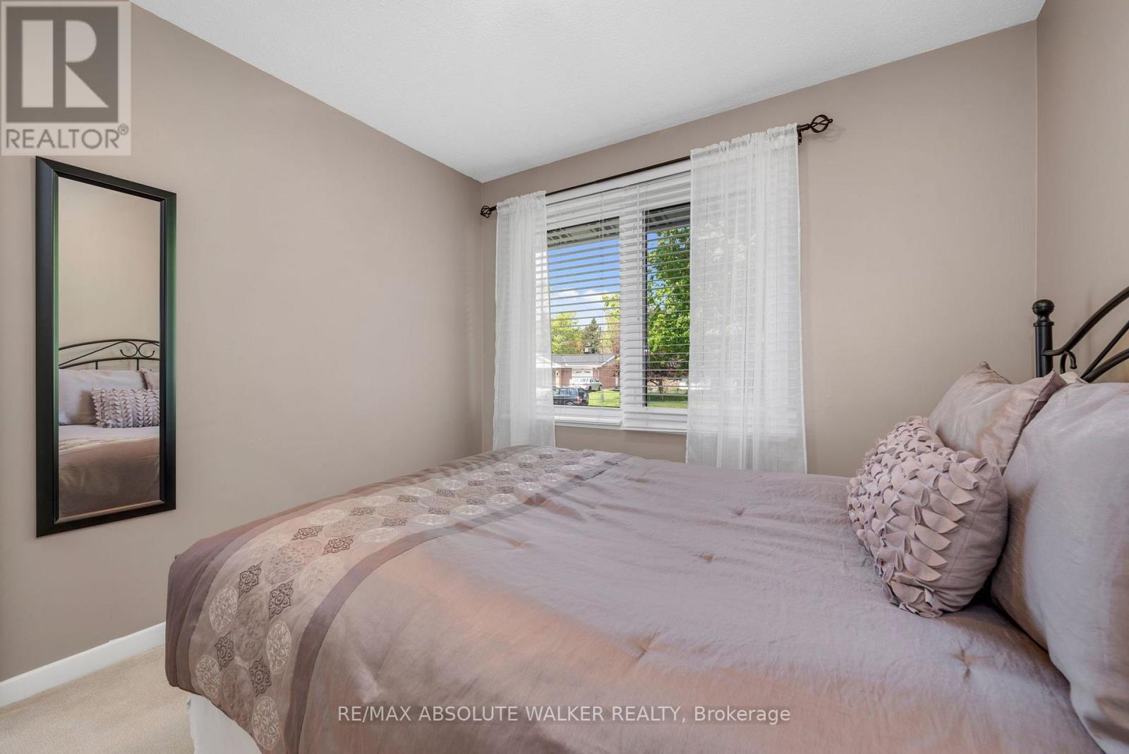5 West Herrington Court Property Photo 27