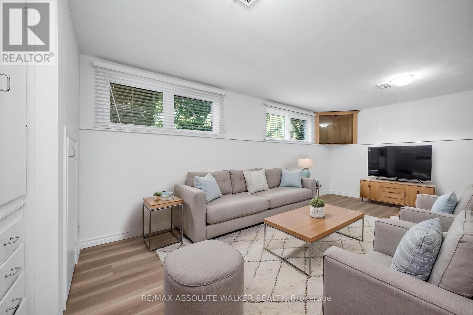 5 West Herrington Court Property Photo 32