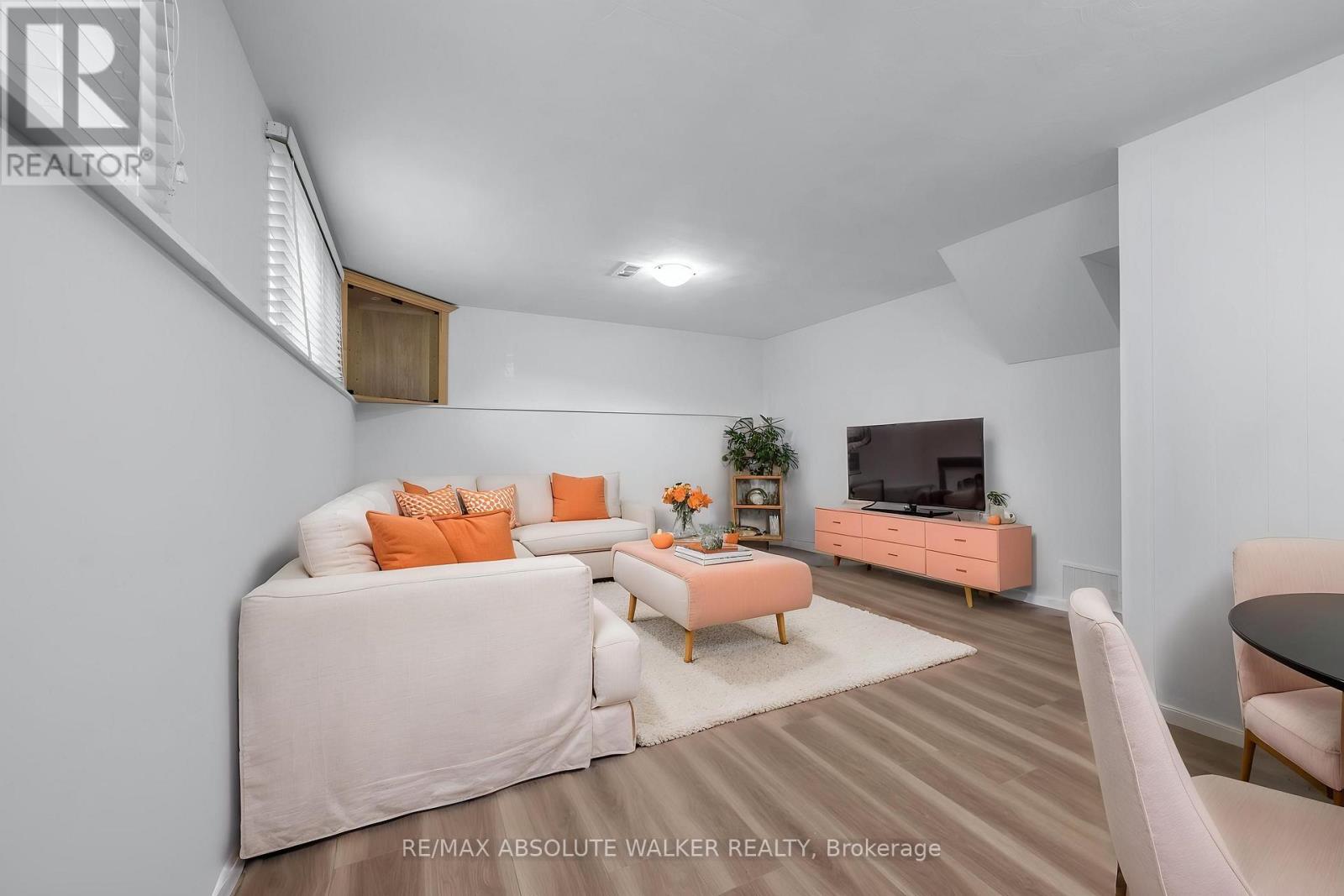 5 West Herrington Court Property Photo 34