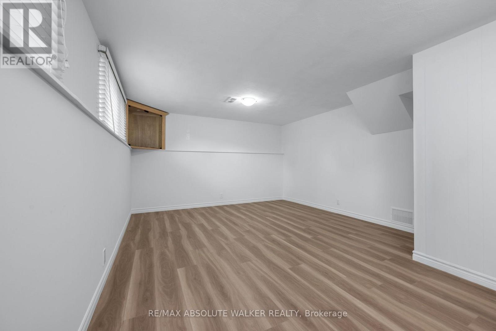 5 West Herrington Court Property Photo 35