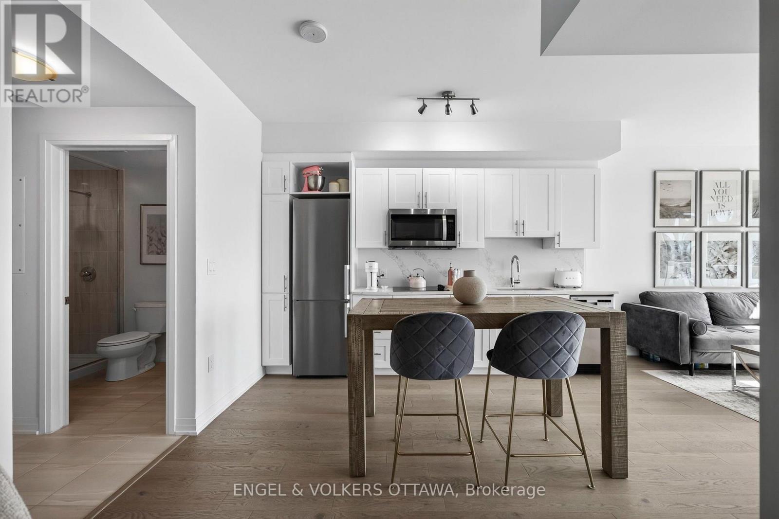 1503 - 805 Carling Avenue Property Photo 11