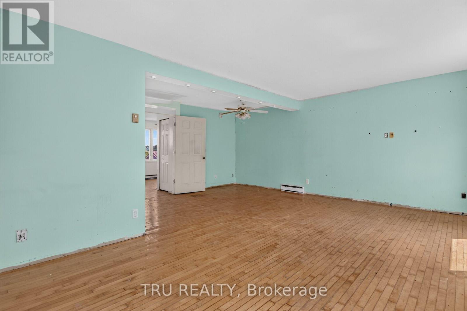 27 - 2050 Riviera Terrace Property Photo 11
