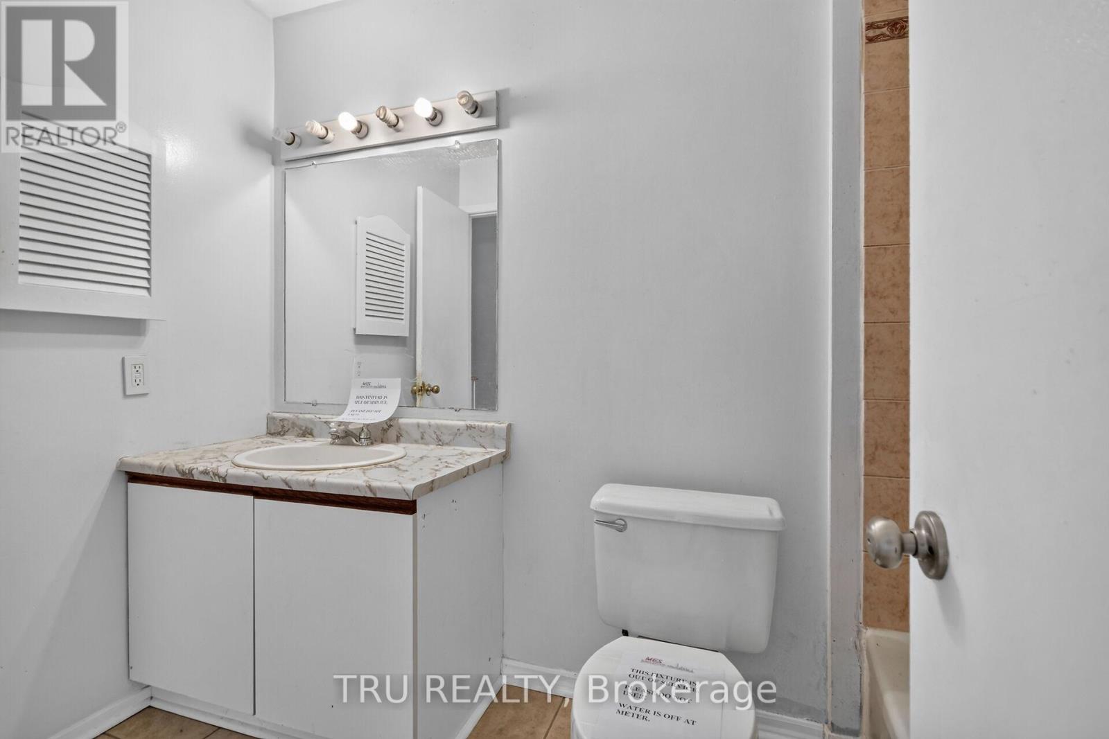 27 - 2050 Riviera Terrace Property Photo 13