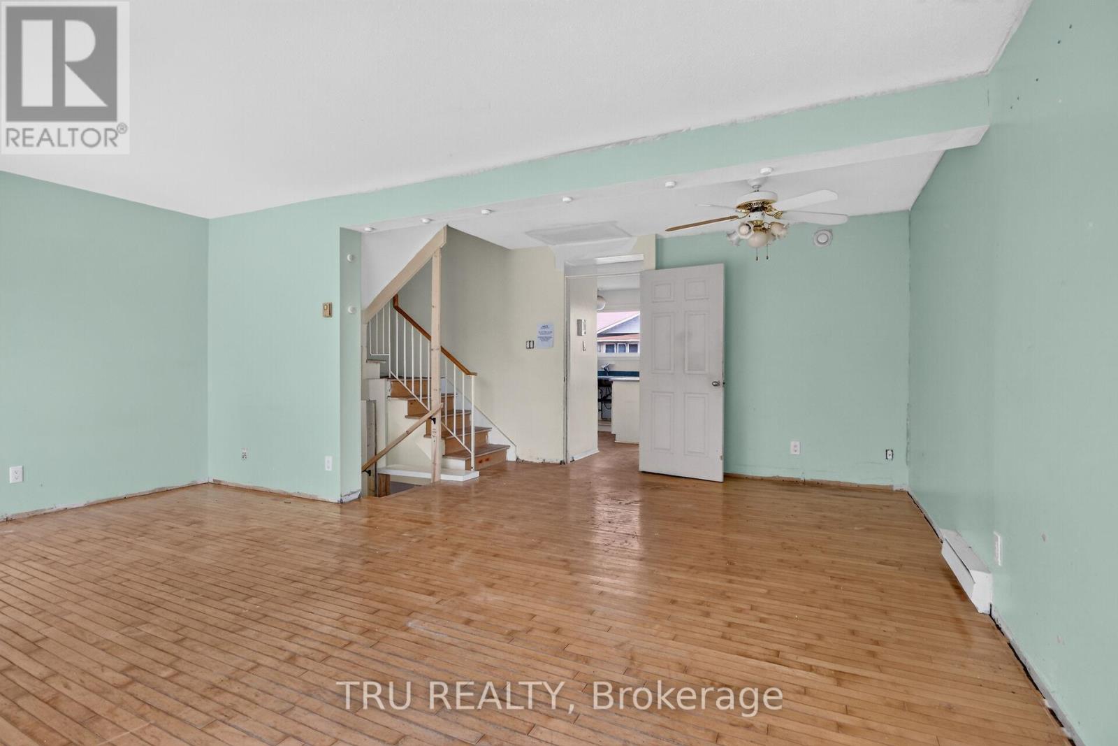 27 - 2050 Riviera Terrace Property Photo 16