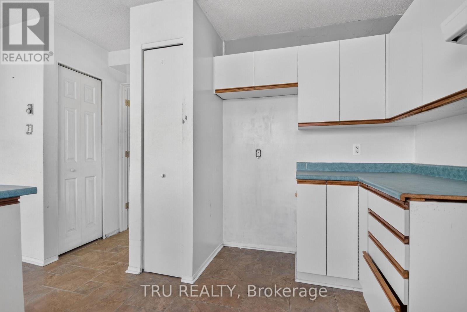 27 - 2050 Riviera Terrace Property Photo 28