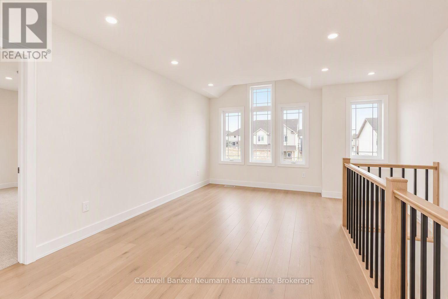636 Anton Crescent Property Photo 6