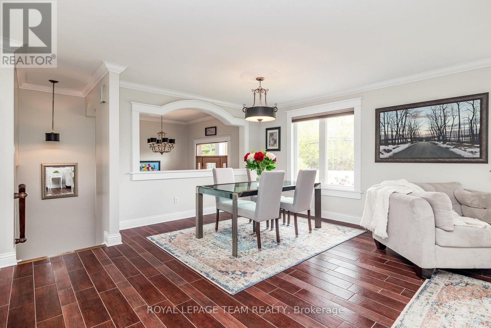 318 Broadway Street W Property Photo 11