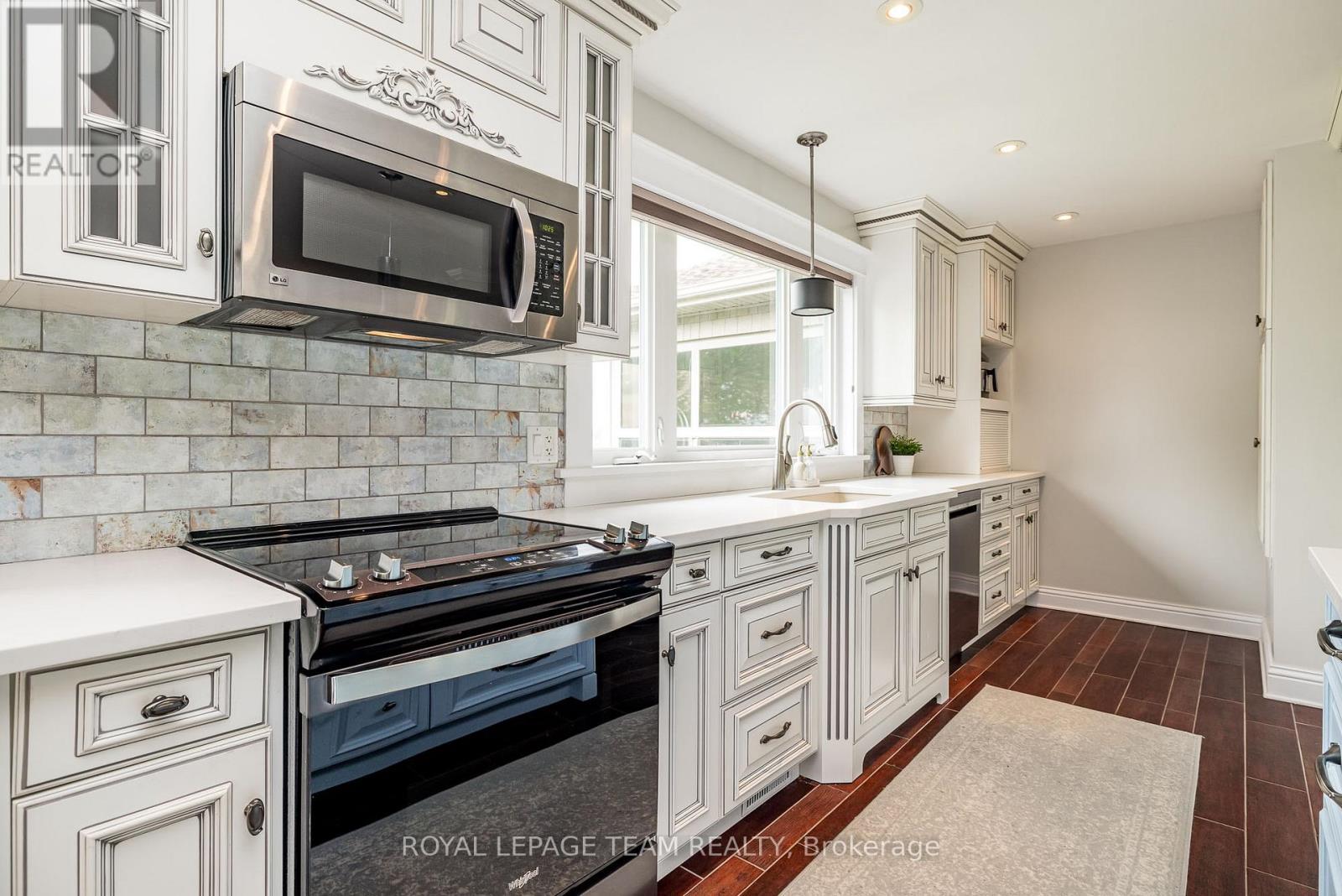 318 Broadway Street W Property Photo 13