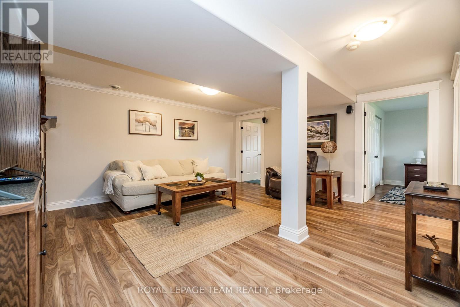 318 Broadway Street W Property Photo 27