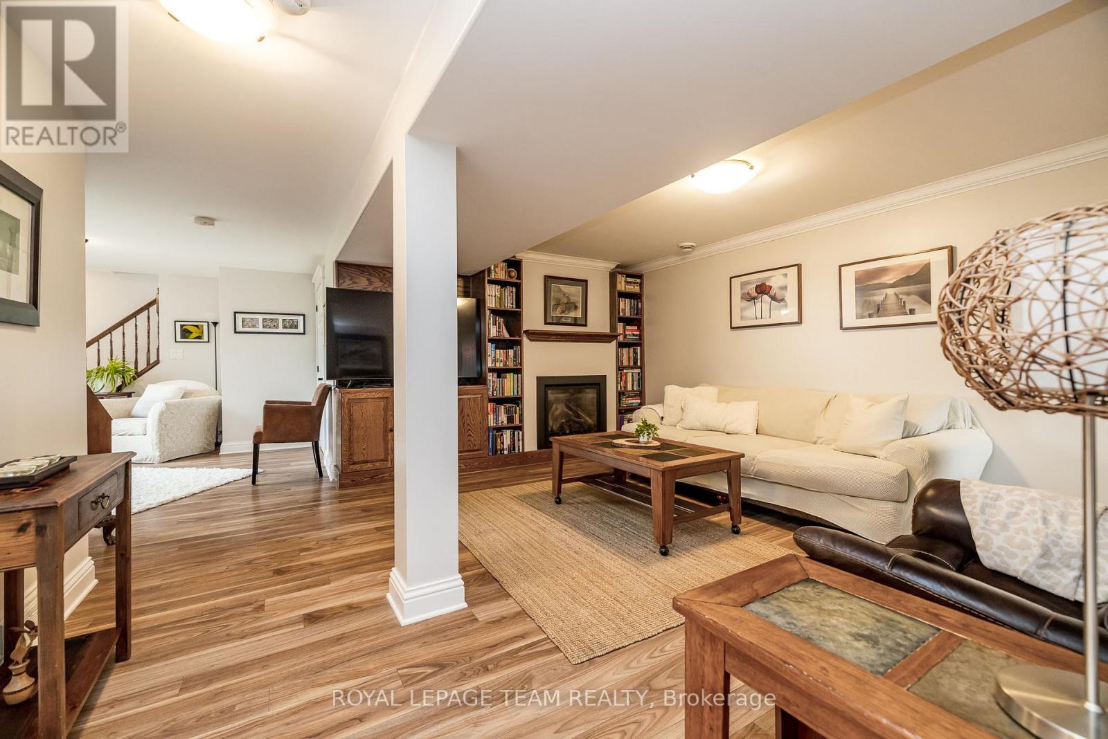 318 Broadway Street W Property Photo 28