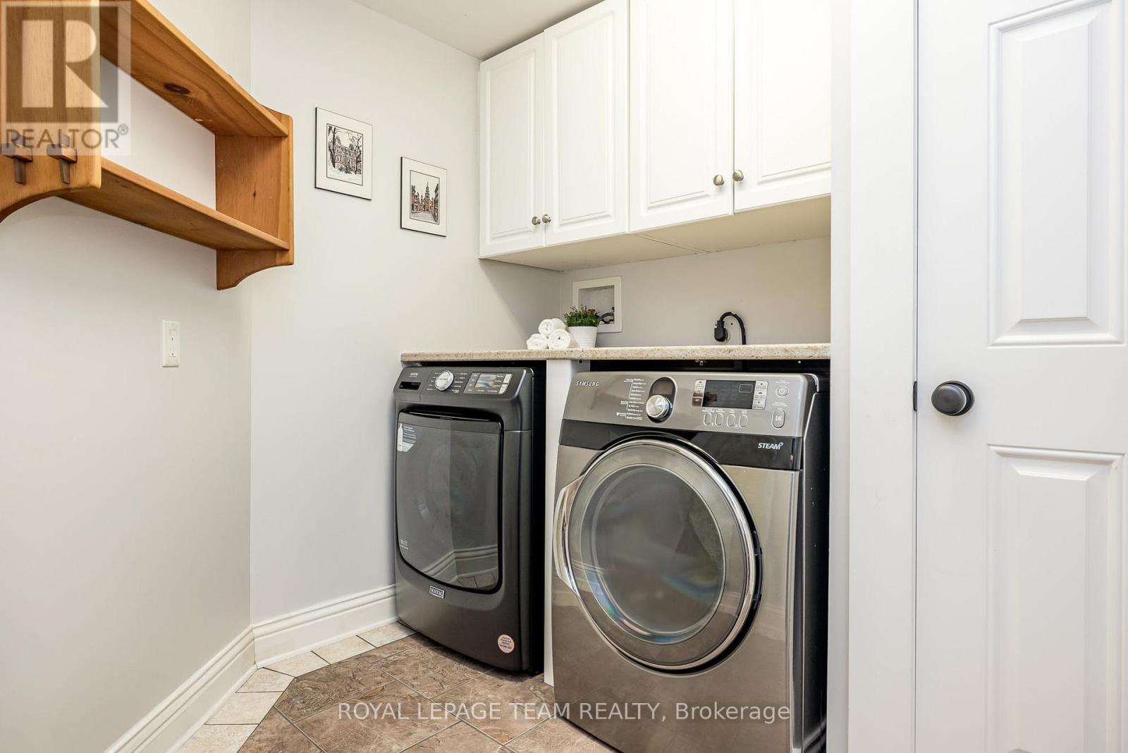 318 Broadway Street W Property Photo 32