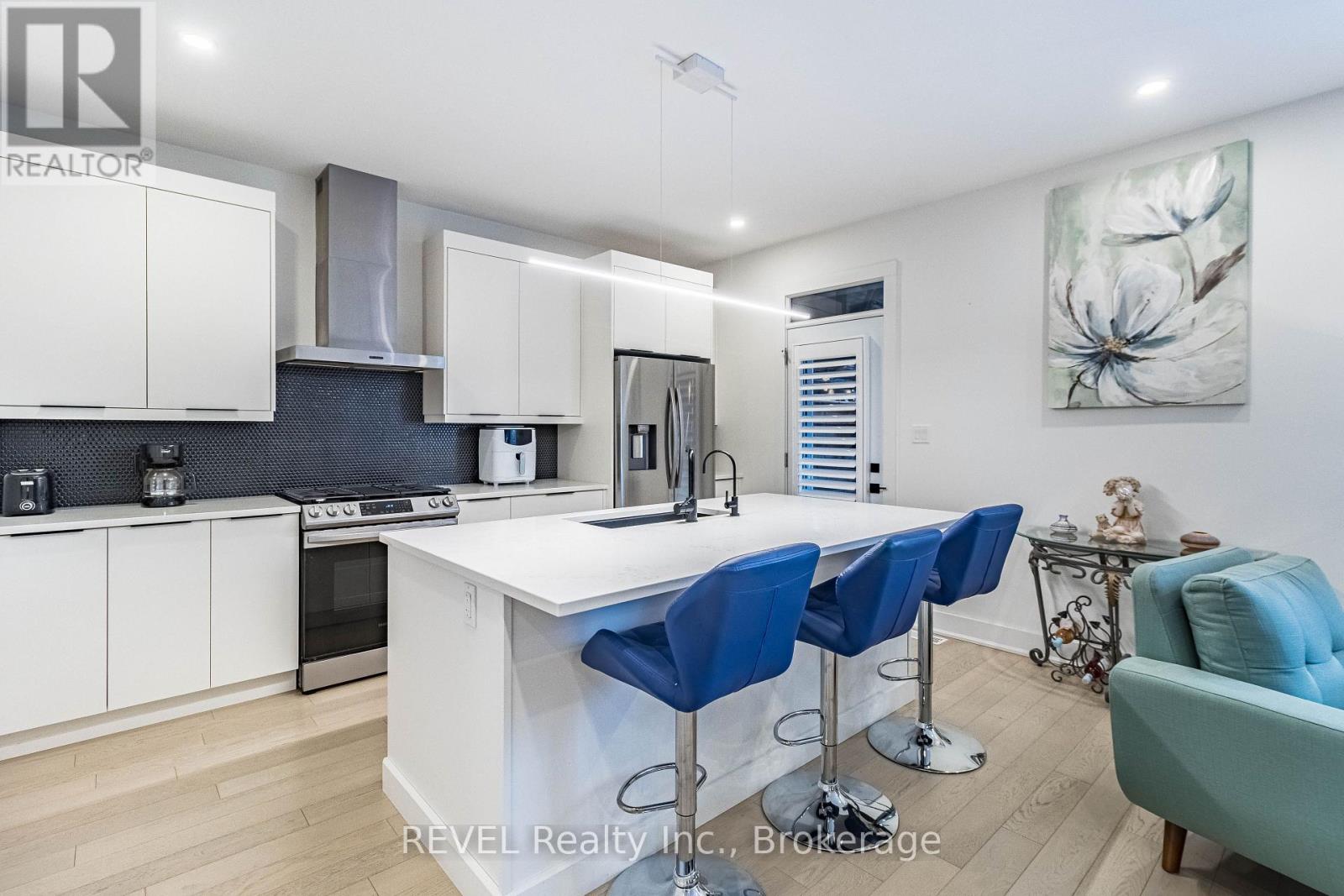 18 Princeton Common Street Property Photo 12
