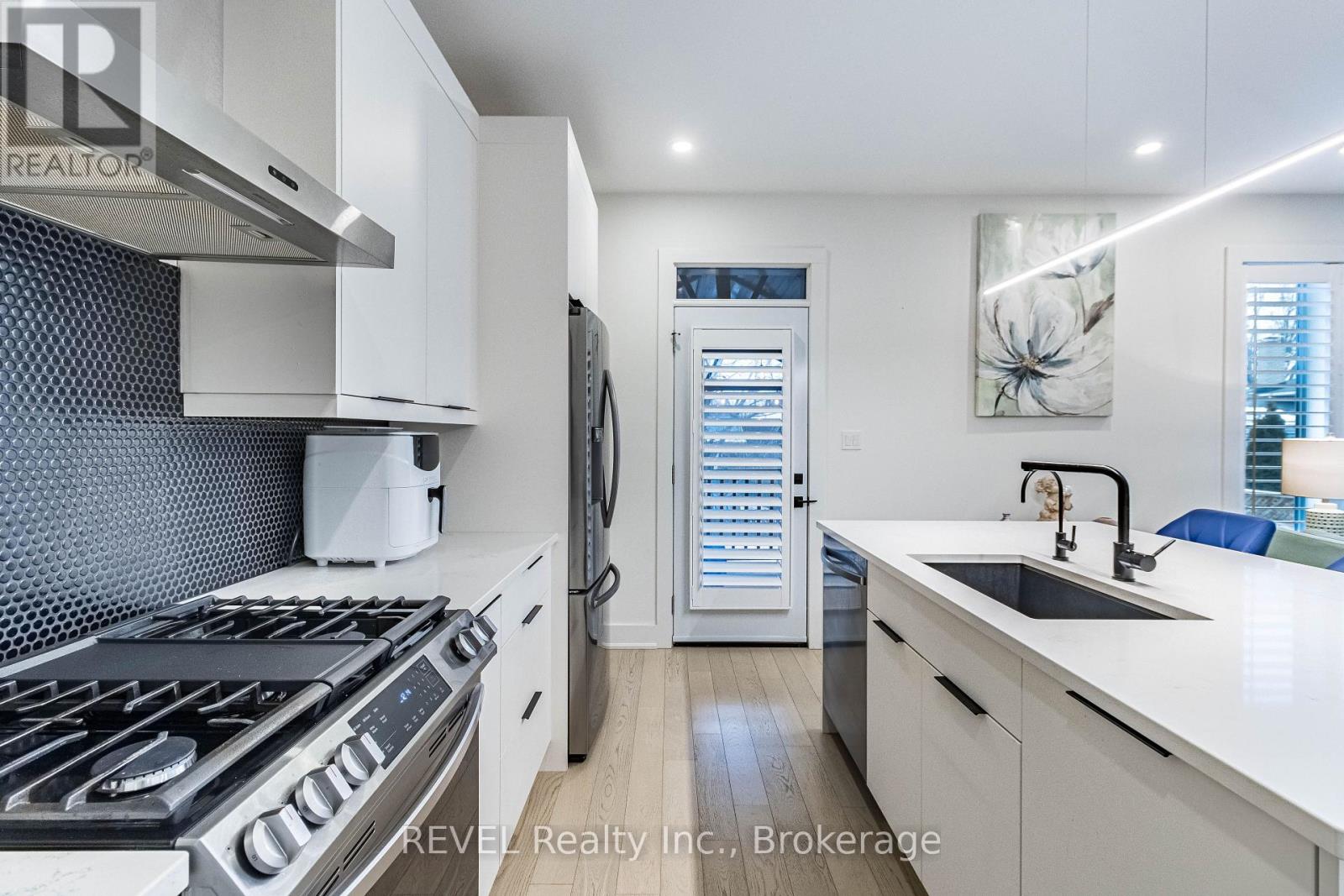 18 Princeton Common Street Property Photo 15