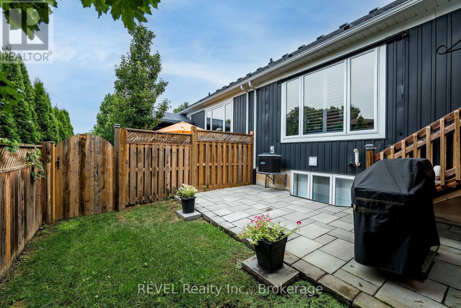 18 Princeton Common Street Property Photo 41