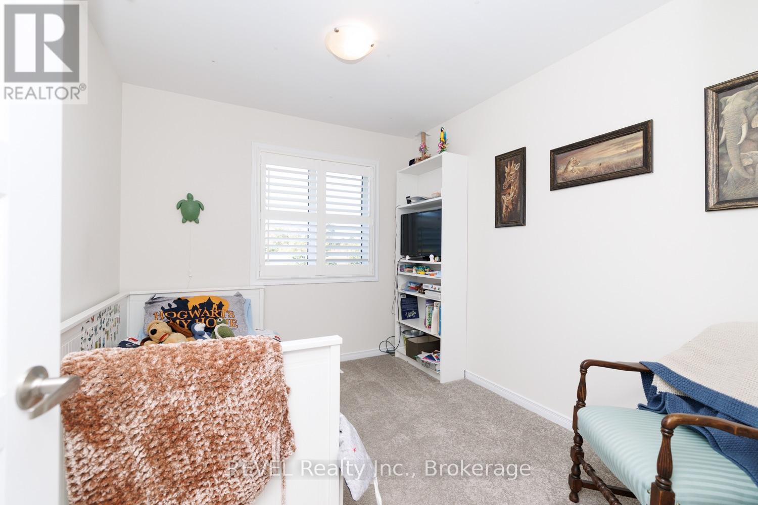 166 Esther Crescent Property Photo 14
