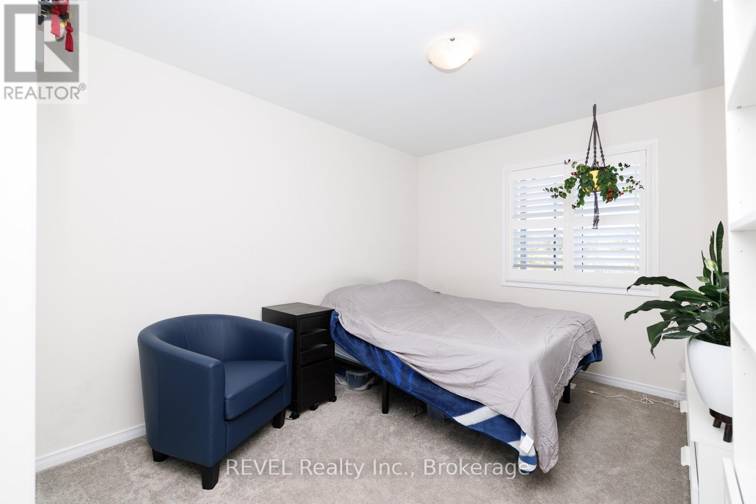 166 Esther Crescent Property Photo 16