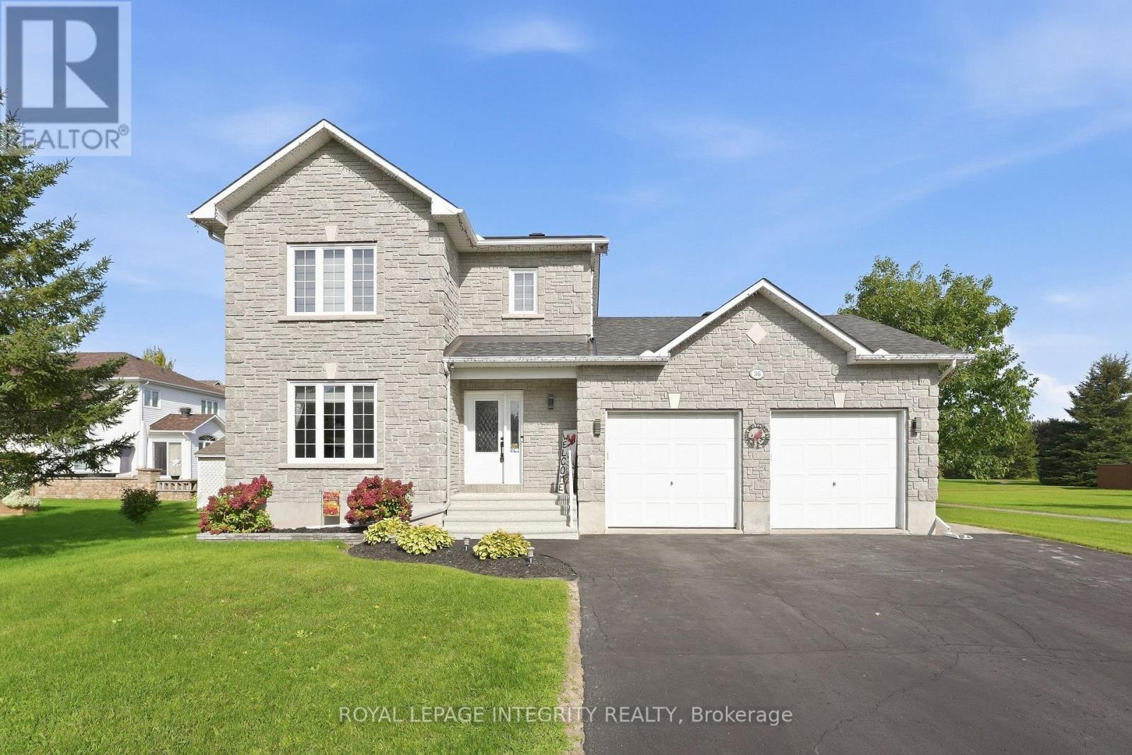 36 Frontenac Boulevard Property Photo 1
